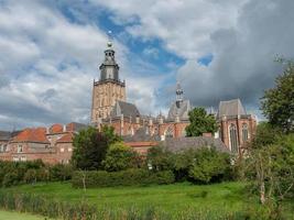 Zutphen à la rivière ijssel aux Pays-Bas photo