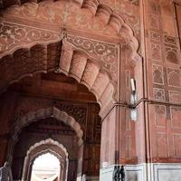 détail architectural de la mosquée jama masjid, vieux delhi, inde, l'architecture spectaculaire de la grande mosquée du vendredi jama masjid à delhi 6 pendant la saison de ramzan, la mosquée la plus importante d'inde photo