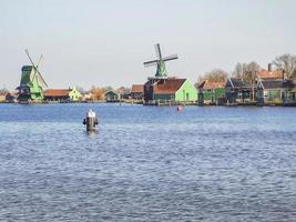 anciens moulins à vent hollandais par zaanse schans, reportage de voyage photo