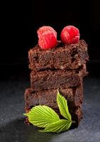 brownies au chocolat et aux framboises photo