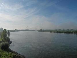 le rhin près de wesel le matin photo