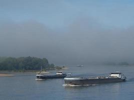 le rhin près de wesel le matin photo