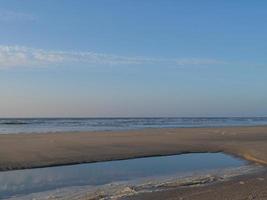 coucher de soleil sur la plage de l'île de juist photo