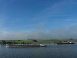 le rhin près de wesel le matin photo