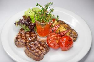 steak et légumes photo