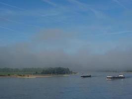 le rhin près de wesel le matin photo