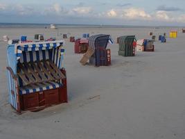 coucher de soleil sur la plage de juist photo