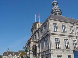 la ville de maastricht au bord de la maas photo