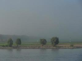 le rhin près de wesel le matin photo