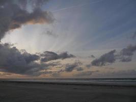 coucher de soleil sur la plage de juist photo