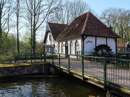 Moulin à eau près de Winterwijk aux Pays-Bas photo