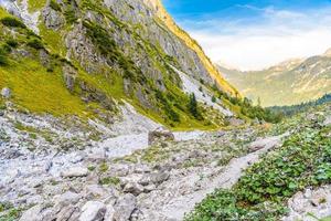 vallée des montagnes près de koenigssee, konigsee, parc national de berchtesgaden, bavière, allemagne. photo
