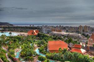 parc avec palmiers et toboggans, tenerife, îles canaries photo