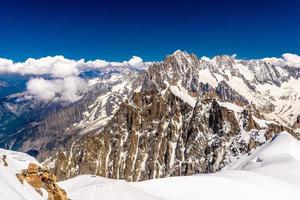 Montagnes enneigées chamonix, mont blanc, haute-savoie, alpes, france photo