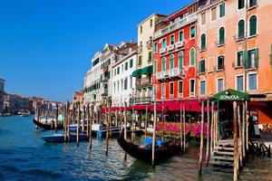 venise grand canal et gondole petit port photo