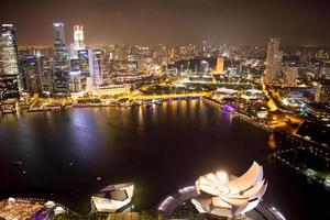 singapour dans la nuit. photo