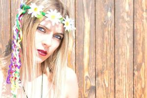 fille hippie style indie dans la nature photo