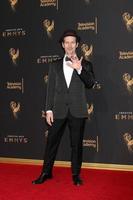 los angeles, 10 septembre - denis ohare aux creative arts emmy awards 2017, les arrivées au microsoft theatre le 10 septembre 2017 à los angeles, ca photo