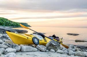 kayak au coucher du soleil photo