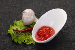 sauce piquante à la tomate et à l'ail photo