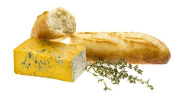 pain frais, fromage jaune et thym photo