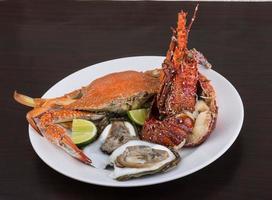 langouste, crabe et huître photo