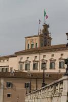 rome, le bâtiment de la consulta sur la place du quirinal. photo