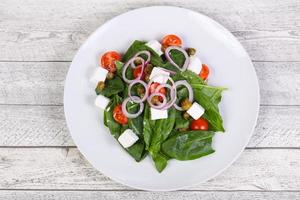 salade avec feta et épinards photo