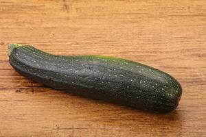 savoureuses jeunes courgettes naturelles biologiques photo