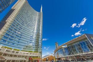 milan, italie, 2017 - détail de la tour unicredit à milan. La tour a été ouverte en 2012 et avec 231 mètres, c'est le plus haut bâtiment d'Italie photo