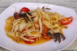 salade de mangue verte aux fruits de mer photo