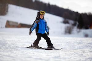 petite fille de ski