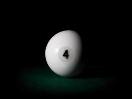 boule numéro 4 pour pyramide de billard russe photo