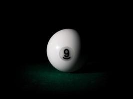 boule numéro 9 pour pyramide de billard russe photo