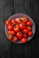 tomates cerises fraîches
