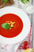 soupe de gaspacho aux tomates photo