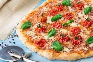 pizza aux tomates cerises et basilic