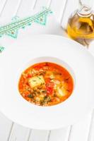 soupe de tomates aux légumes végétariens