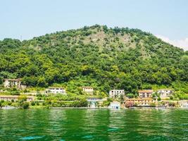 vue hdr sur le lac d'iseo photo