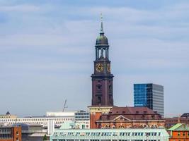 hdr vue sur la ligne d'horizon de hambourg photo