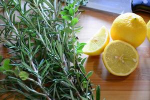 citrons et herbes