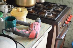 installer une hotte de cuisine pour la ventilation photo