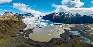 vue panoramique aérienne du glacier de skaftafell, islande photo