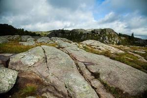 scènes de montagne colorées en norvège. beau paysage de norvège, scandinavie. paysage de montagne norvège. nature en été. photo