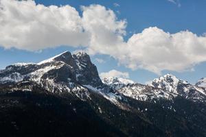 beau paysage de montagne dans les alpes photo