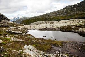 scènes de montagne colorées en norvège. beau paysage de norvège, scandinavie. paysage de montagne norvège. nature en été. photo