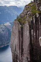 scènes de montagne colorées en norvège. beau paysage de norvège, scandinavie. paysage de montagne norvège. nature en été. photo