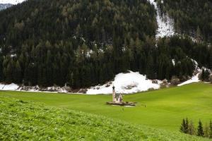 beau paysage de montagne dans les alpes photo