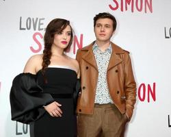 los angeles 13 mars - katherine langford, nick robinson à l'amour, simon projection spéciale à l'atrium du centre commercial westfield century city le 13 mars 2018 à century city, ca photo