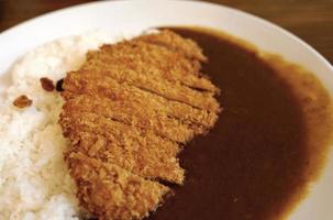 riz au curry de porc frit à la japonaise photo